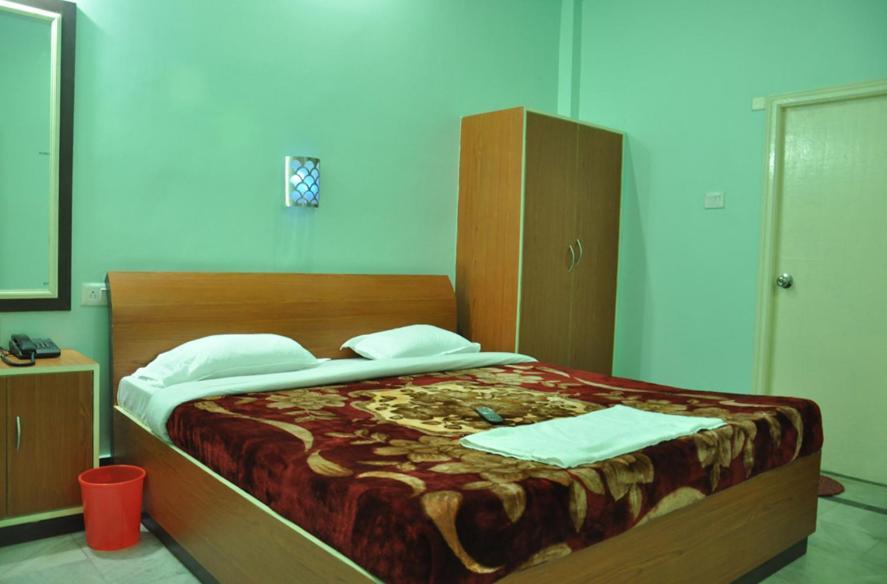 Hotel Kiran Palace Varanasi Room photo